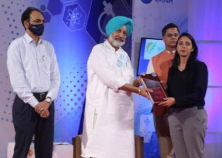 Dr Baldeep Kour Awarded by Health Minister Punjab in 2021